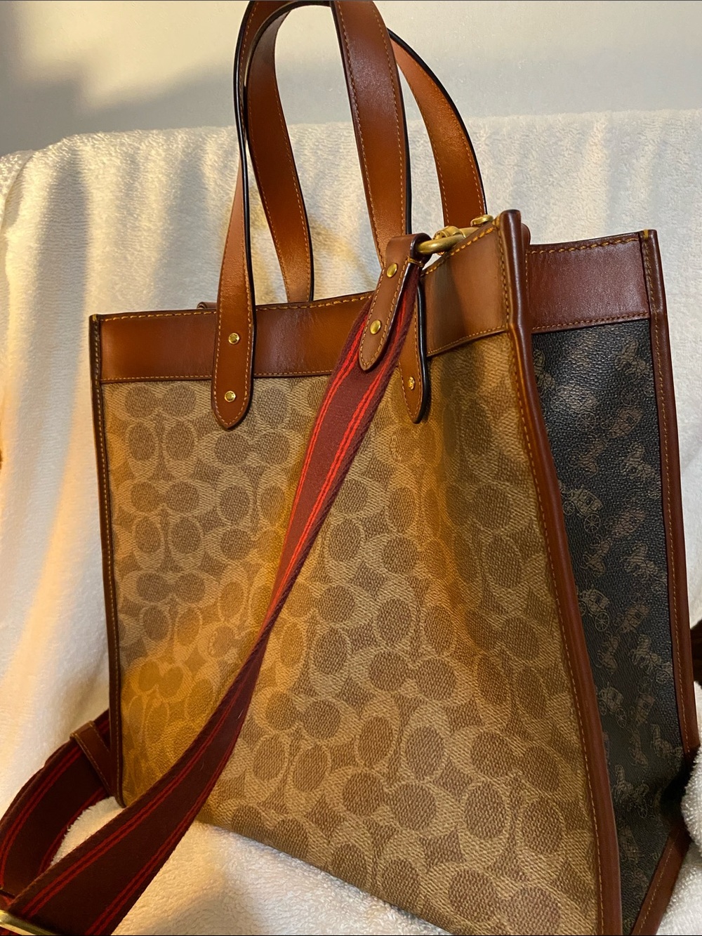 Coach Signature Field Tote - Picture 2 of 13